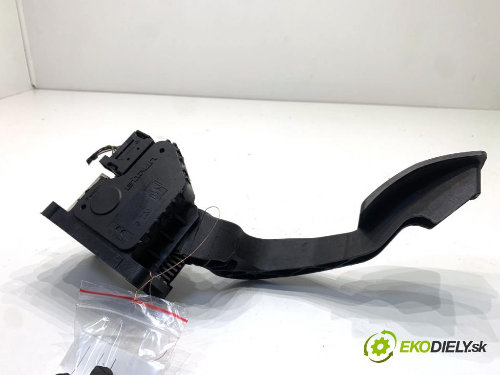 OPEL CORSA E liftback 2017 66 kW 1.4 (08, 68) 1398 potenciometr plynového pedálu 13305804 (Potenciometr plynového pedálu)