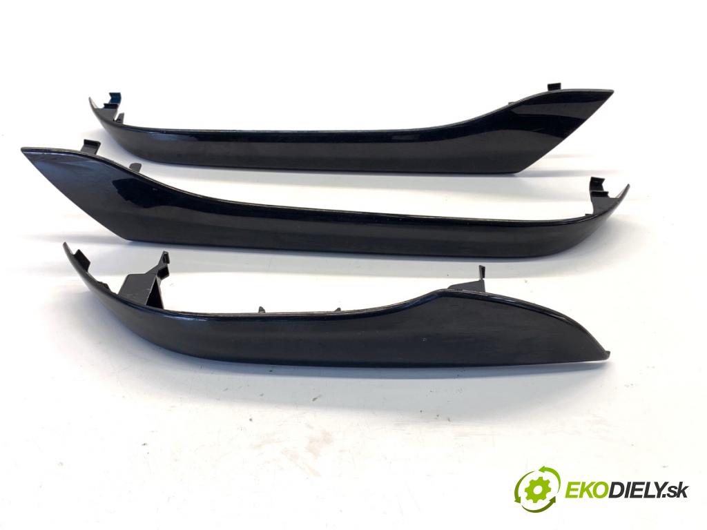 OPEL CORSA E liftback 2017 66 kW 1.4 (08, 68) 1398 lišty kryt 13405208 13405207 (Lišta)