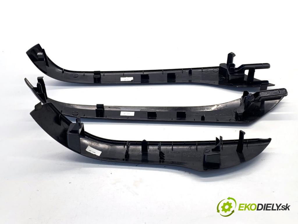 OPEL CORSA E liftback 2017 66 kW 1.4 (08, 68) 1398 lišty kryt 13405208 13405207 (Lišta)