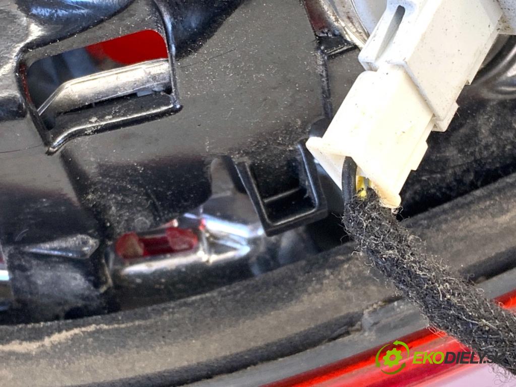 OPEL CORSA E liftback 2017 66 kW 1.4 (08, 68) 1398 Svetlo zad ľavá strana vnútorná 39012623 (Kľučka dverí ostatné)