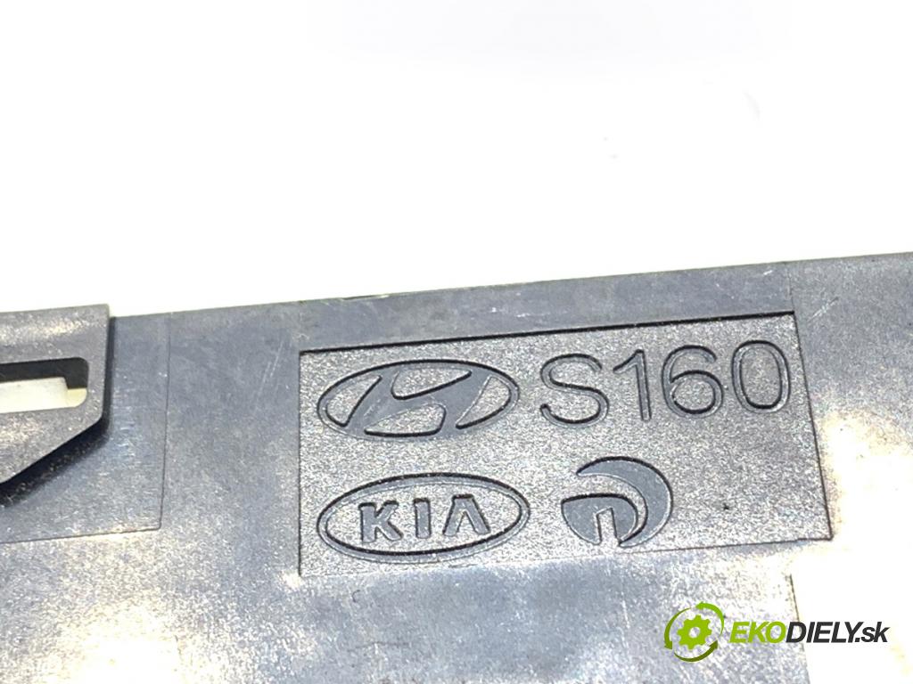 KIA RIO III liftback 2015 62 kW 1.2 CVVT 1248 Prepínač okien 93570-1W001 (Prepínacie páčky pod volantom)