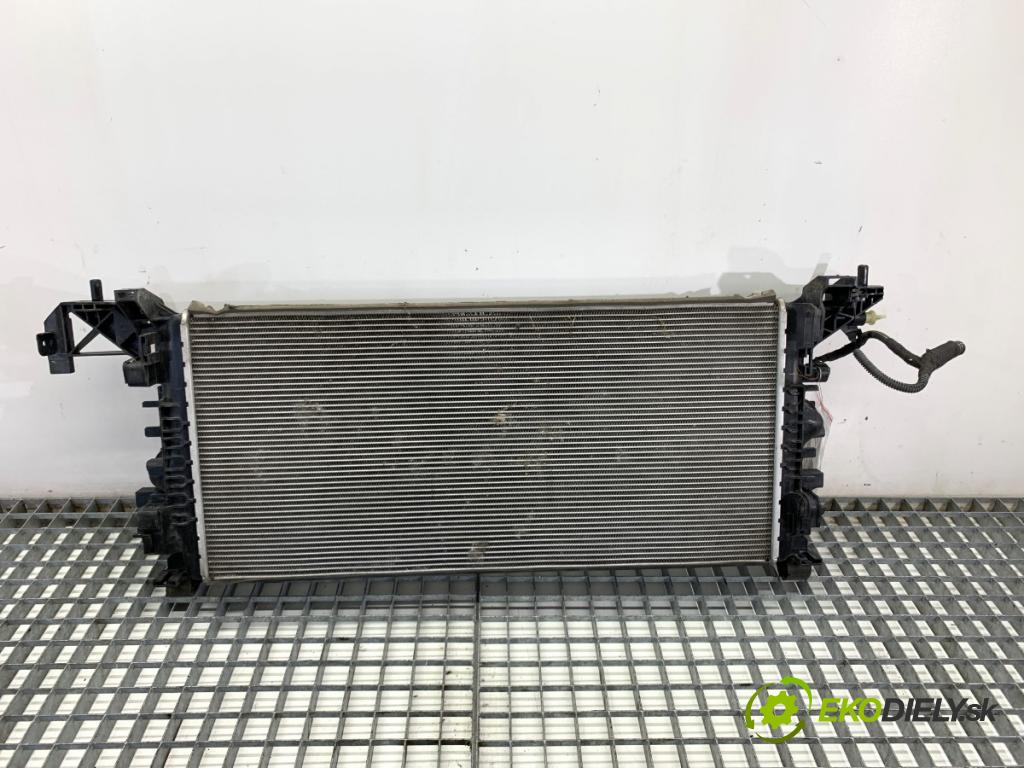 OPEL ASTRA K liftback 2021 96 kW 1.2 Turbo (68) 1199 chladič vody 39146897 (Vodní chladič)