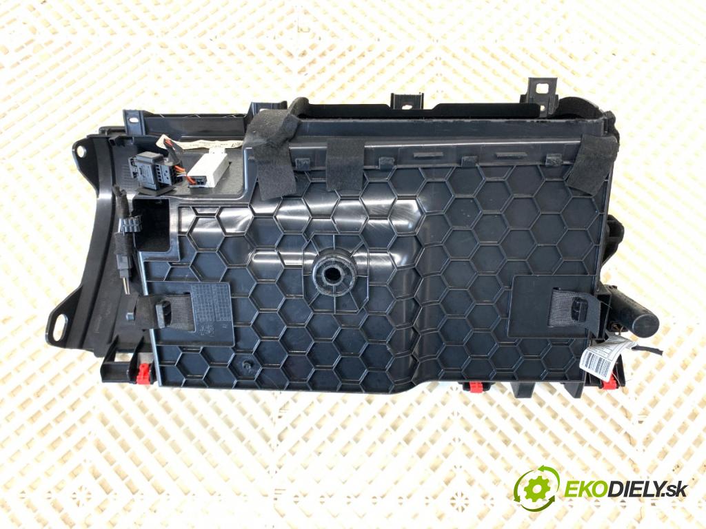 BMW F15 SUV 2014 160 kW xDrive 25 d 1995 Priehradka, kastlík spolujazdca 8399873 (Priehradka (kastlík))