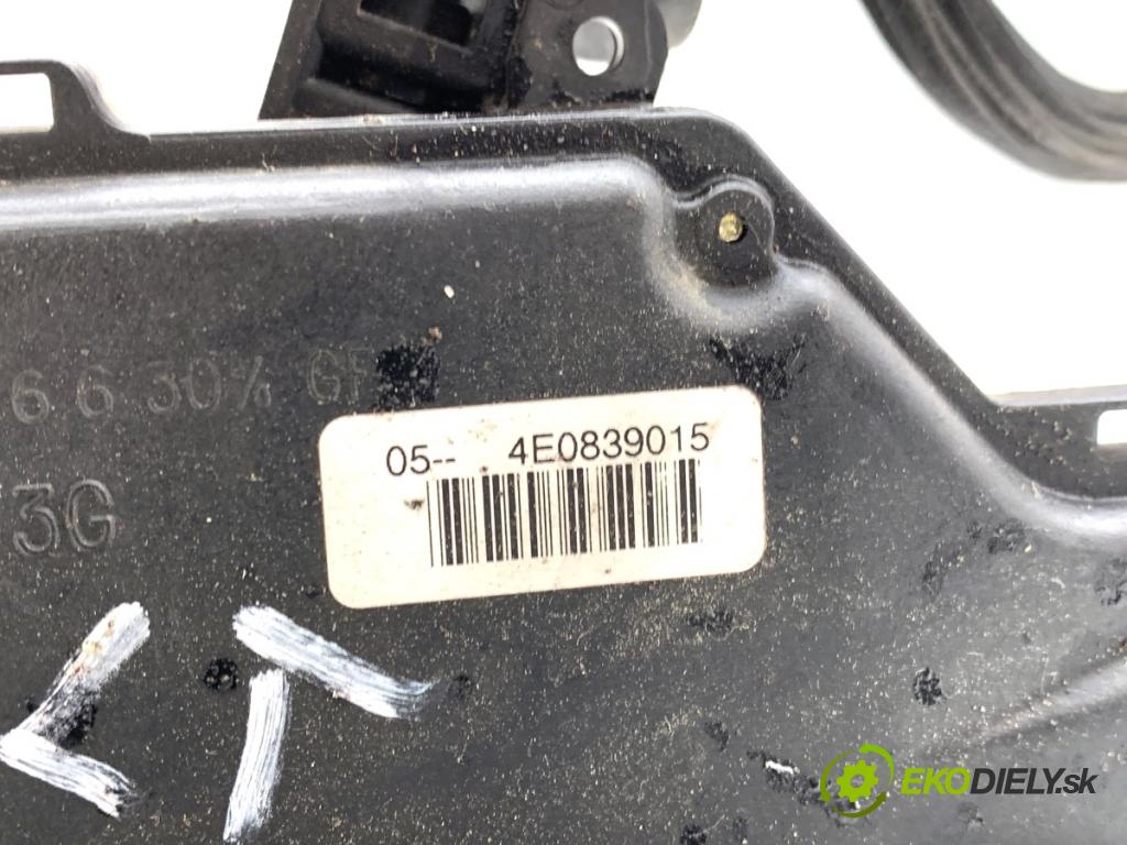 AUDI A8 D3 sedan 2003 202 kW 4.0 TDI quattro 3936 zámok Dvere ľavy zad 4E0839015