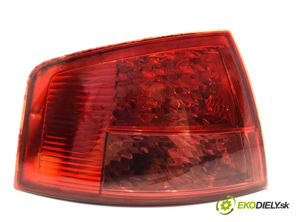 AUDI A8 D3 sedan 2003 202 kW 4.0 TDI quattro 3936 Svetlo ľavy zad 4E0945095C