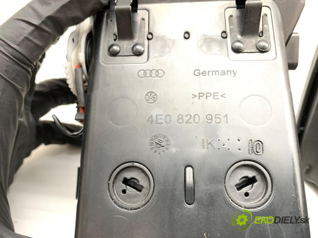 AUDI A8 D3 sedan 2003 202 kW 4.0 TDI quattro 3936 mří topení přední část 4E0820951 4E0820952