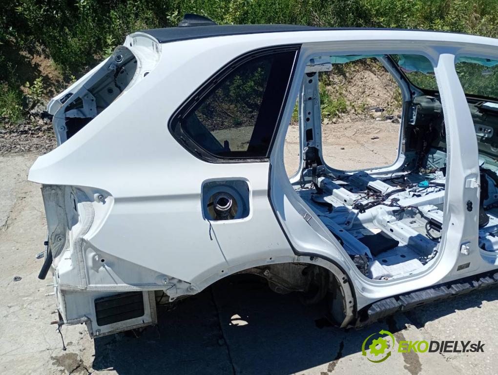 BMW F15 SUV 2014 160 kW xDrive 25 d 1995 karoséria ČTVRŤÁK: Blatník prah strecha PODŁUŻNICA