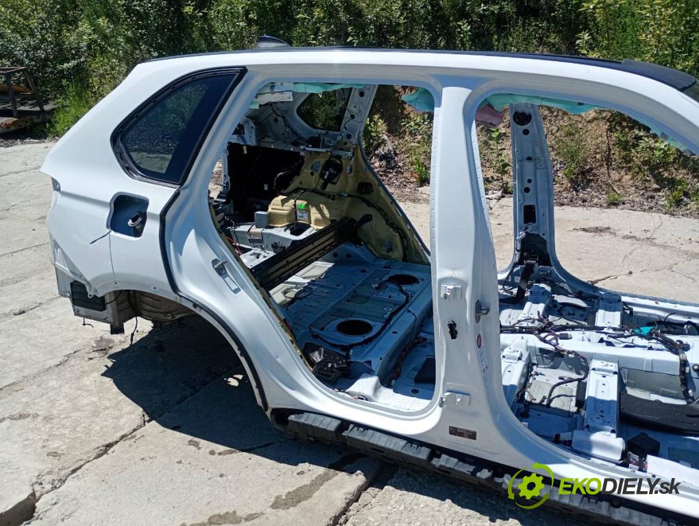 BMW F15 SUV 2014 160 kW xDrive 25 d 1995 karoséria ČTVRŤÁK: Blatník prah strecha PODŁUŻNICA