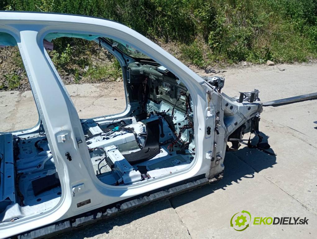 BMW F15 SUV 2014 160 kW xDrive 25 d 1995 karoséria ČTVRŤÁK: Blatník prah strecha PODŁUŻNICA