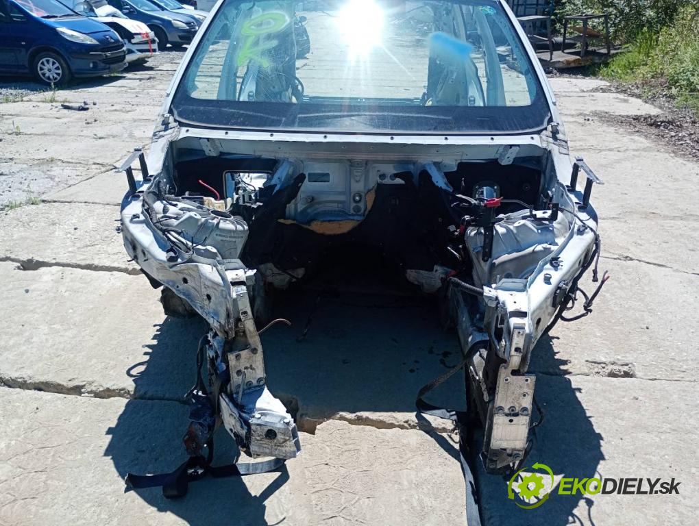 BMW F15 SUV 2014 160 kW xDrive 25 d 1995 karoséria ČTVRŤÁK: Blatník prah strecha PODŁUŻNICA