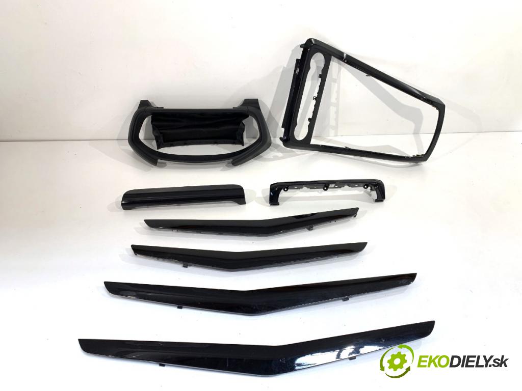 FORD ECOSPORT SUV 2019 92 kW 1.0 EcoBoost 998 lišty kryt GN15A045A17FF GN15A044B78 (Lišta)