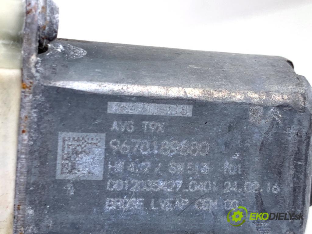 PEUGEOT 308 II liftback 2016 96 kW 1.2 THP 130 1199 Mechanizmus okna ľavy predný 9678189880