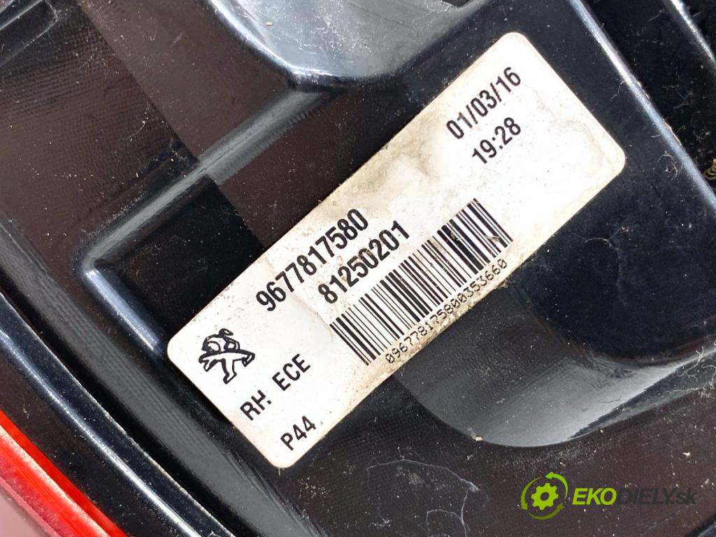 PEUGEOT 308 II liftback 2016 96 kW 1.2 THP 130 1199 Svetlo pravy zad 9677817580