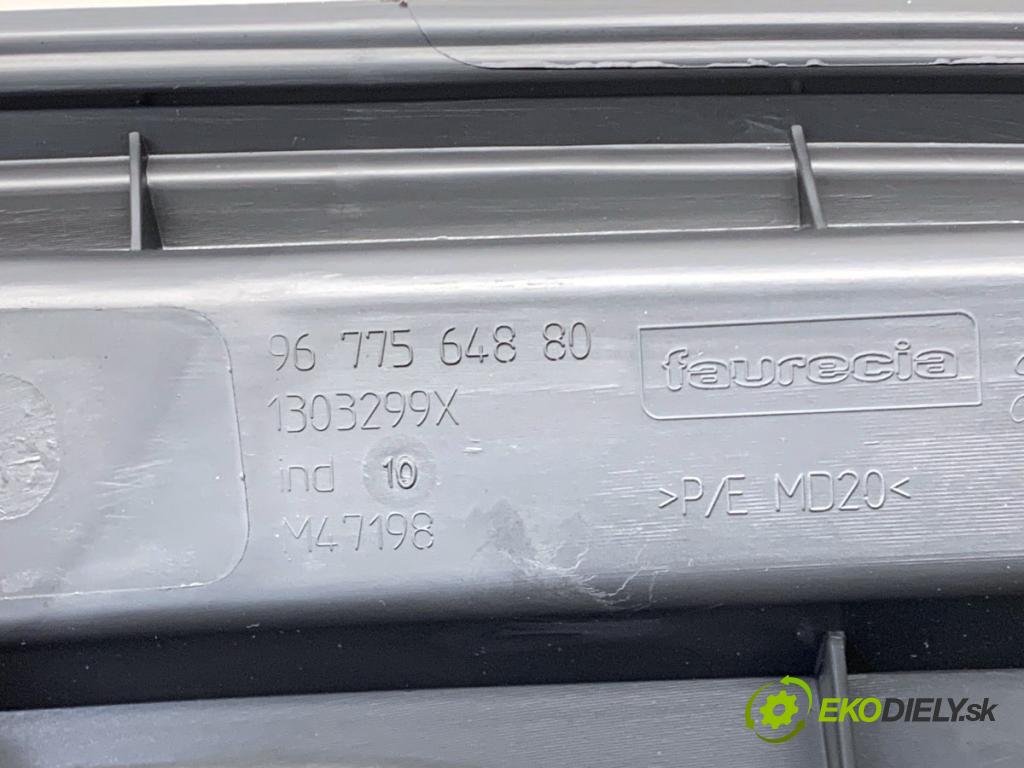 PEUGEOT 308 II liftback 2016 96 kW 1.2 THP 130 1199 Palubná doska 9677564880 (Palubná doska)