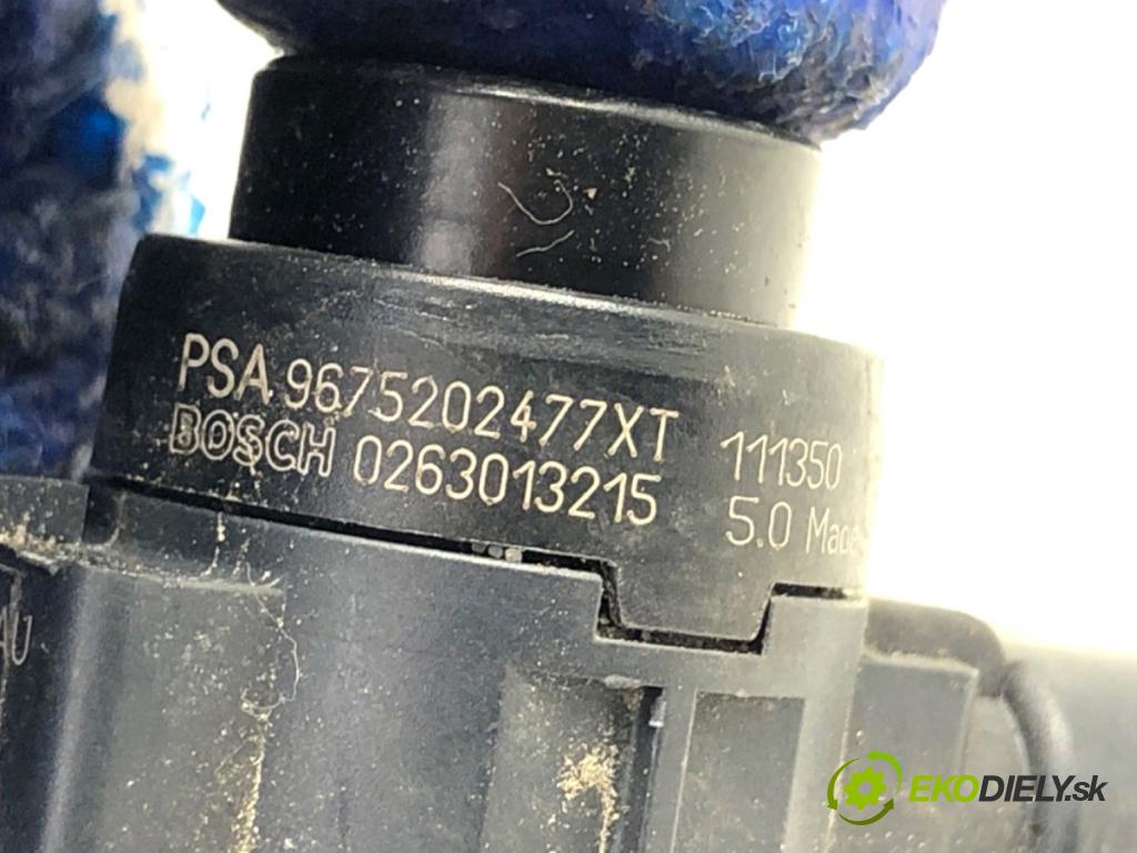 PEUGEOT 308 II liftback 2016 96 kW 1.2 THP 130 1199 Snímač PDC 9675202477XT