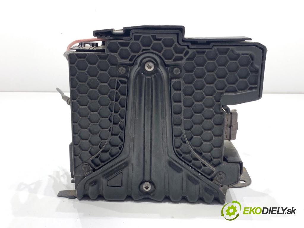 PEUGEOT 308 II liftback 2016 96 kW 1.2 THP 130 1199 Modul Skrinka poistková 9675350280