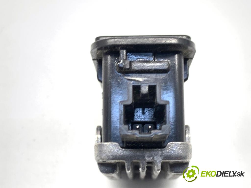 SKODA OCTAVIA IV Kombi 2023 110 kW 2.0 TDI 1968 svetlo PROJEKTOR: LED ľavy 5E3052133E