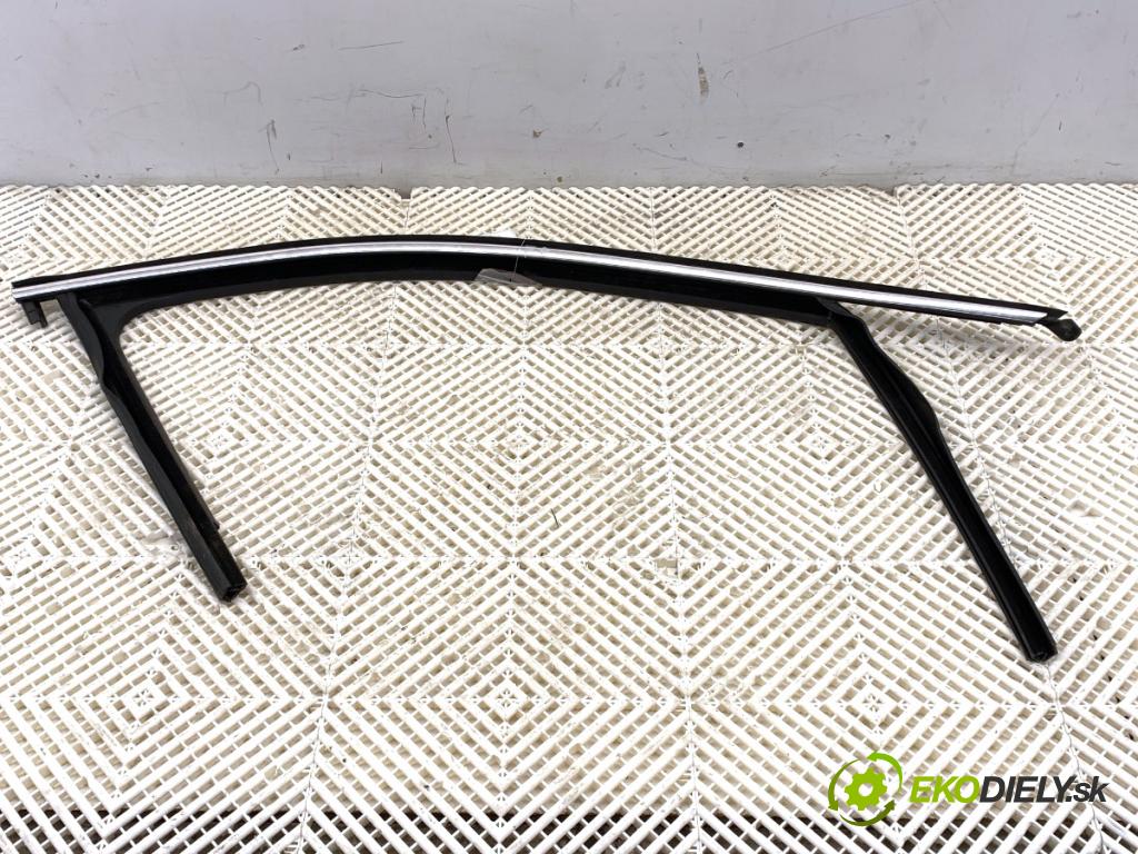 SKODA OCTAVIA IV Kombi 2023 110 kW 2.0 TDI 1968 těsnění rámeček dveře přední část pravá 5E3837431J