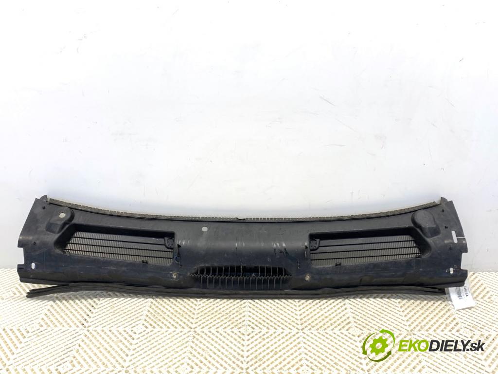 FORD KUGA I SUV 2011 120 kW 2.0 TDCi 4x4 1997 Torpédo, plast pod čelné okno 8V41-S02216 (Torpédo (plast pod čelným sklom))
