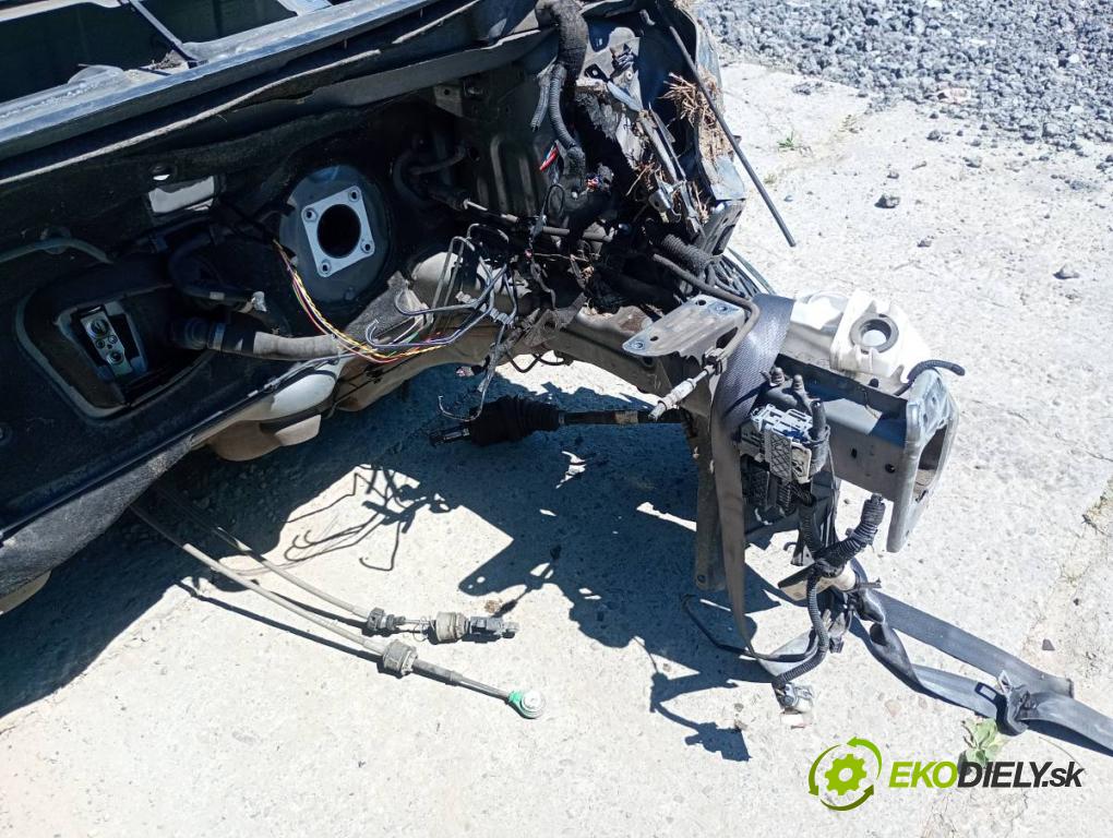 OPEL CORSA E liftback 2017 66 kW 1.4 (08, 68) 1398 karoséria ČTVRŤÁK: Blatník prah strecha PODŁUŻNICA