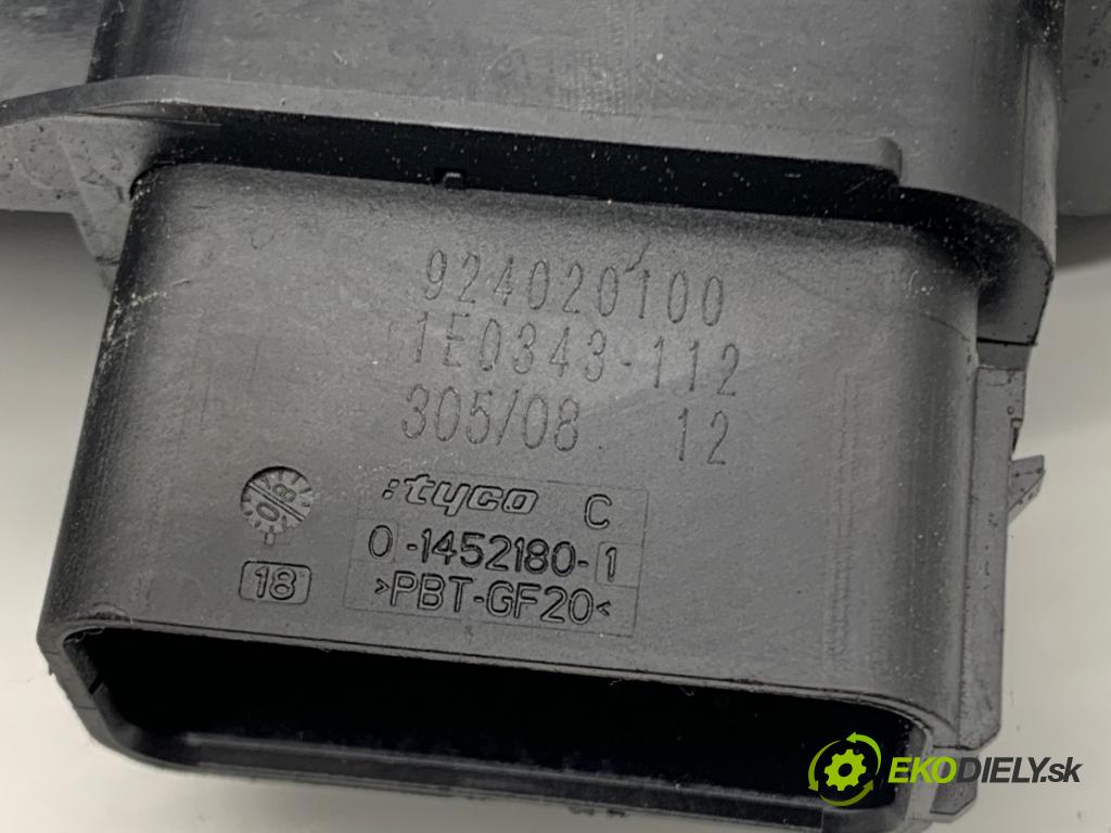 FORD KUGA I SUV 2008 100 kW 2.0 TDCi 1997 zámok dveře levý přední část 8V4A-S21813-MA