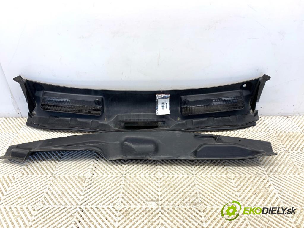 FORD KUGA I SUV 2008 100 kW 2.0 TDCi 1997 Torpédo, plast pod čelné okno 8V41-S02216 8V41S01628AB (Torpédo (plast pod čelným sklom))