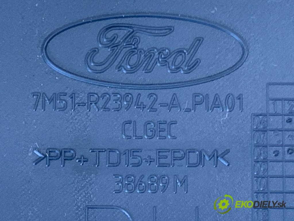 FORD KUGA I SUV 2008 100 kW 2.0 TDCi 1997 čalúnenie Dvere pravy predný