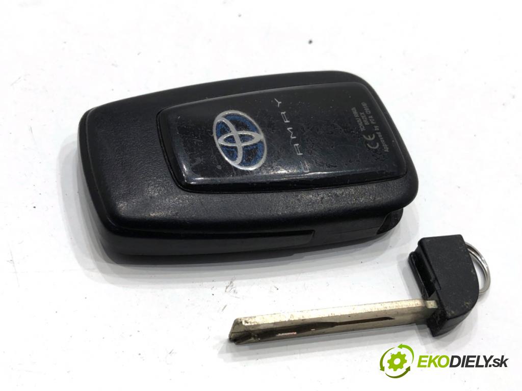 TOYOTA CAMRY sedan 2019 131 kW 2.5 Hybrid (AXVH71_) 2487 kľúč DÁLKOVÝ: