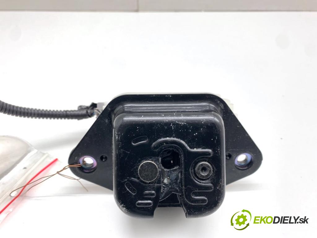 HONDA CIVIC IX liftback 2012 73 kW 1.4 i-VTEC (FK1) 1339 zámok dveří zadní část 