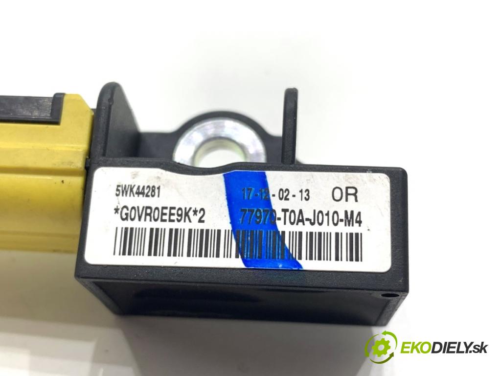 HONDA CIVIC IX liftback 2012 73 kW 1.4 i-VTEC (FK1) 1339 snímač nárazu 77970-T0A-J010-M4 (Snímač nárazu)