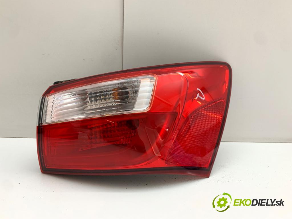 KIA RIO III sedan 2012 63 kW 1.25 CVVT 1248 světlo pravý zadní část 92402-1W0