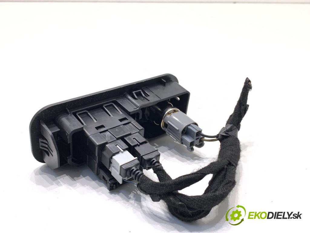 FORD USA MUSTANG VI coupe 2020 331 kW 5.0 V8 5038 HNÍZDO: USB KR3T-14F014-AA