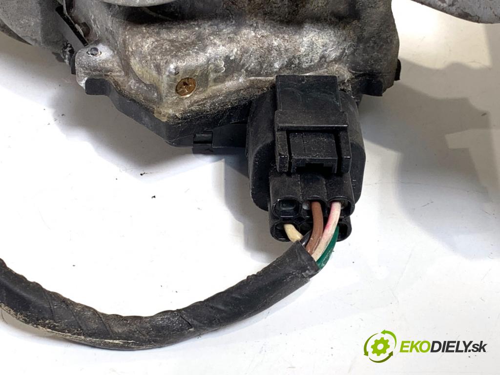 KIA RIO III sedan 2012 63 kW 1.25 CVVT 1248 Mechanizmus stieračov predný 98100-1W000 (Motorček stieračov predný)