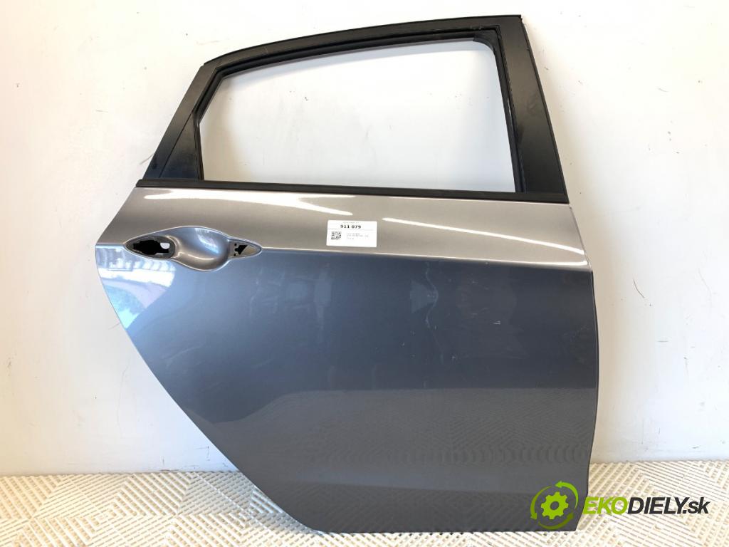 HYUNDAI i30 liftback 2014 74 kW 1.4 1368 dveře pravý zadní část 