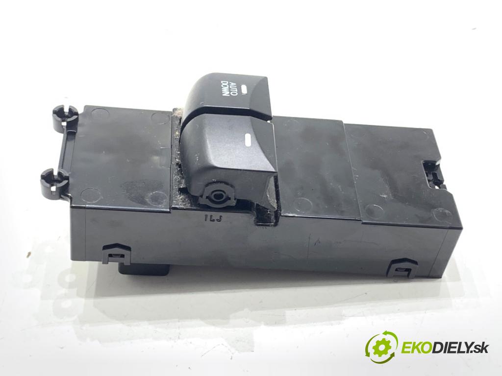 HYUNDAI i30 liftback 2014 74 kW 1.4 1368 Prepínač okien 39Y49H-1000 (Prepínacie páčky pod volantom)