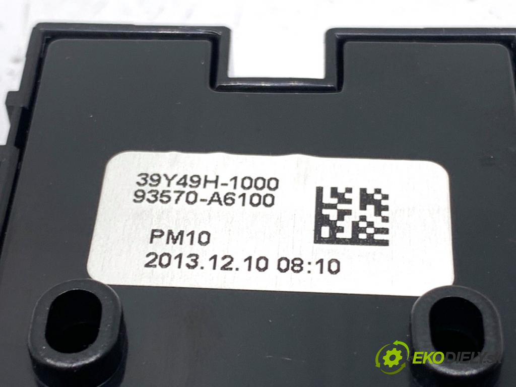 HYUNDAI i30 liftback 2014 74 kW 1.4 1368 Prepínač okien 39Y49H-1000 (Prepínacie páčky pod volantom)
