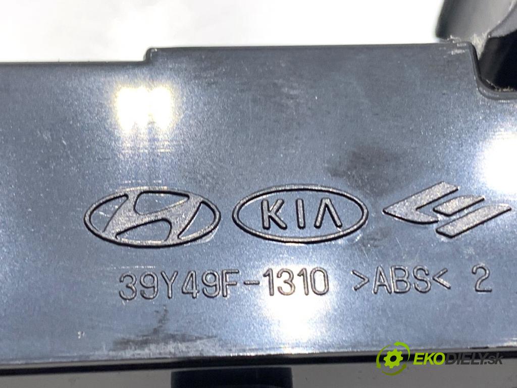 HYUNDAI i30 liftback 2014 74 kW 1.4 1368 Prepínač okien 39Y49H-1000 (Prepínacie páčky pod volantom)
