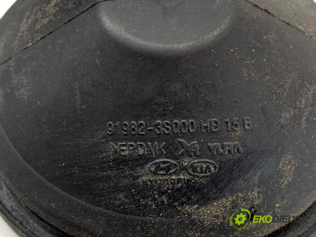 HYUNDAI i30 liftback 2014 74 kW 1.4 1368 zámok dveře pravý zadní část 81420-A6000