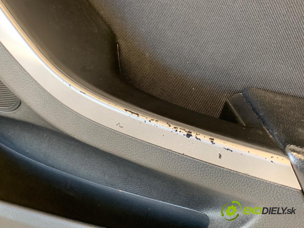 HYUNDAI i30 liftback 2014 74 kW 1.4 1368 čalúnenie Dvere pravy predný 82380-A6000