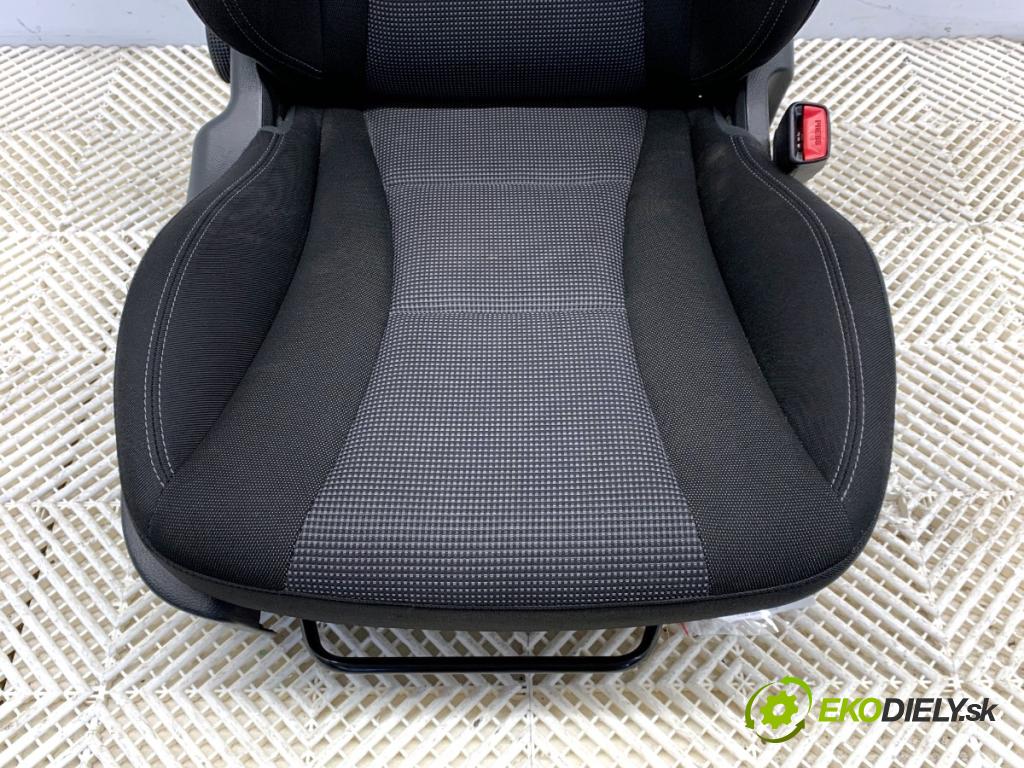 HYUNDAI i30 liftback 2014 74 kW 1.4 1368 Sedadlo pravy predný