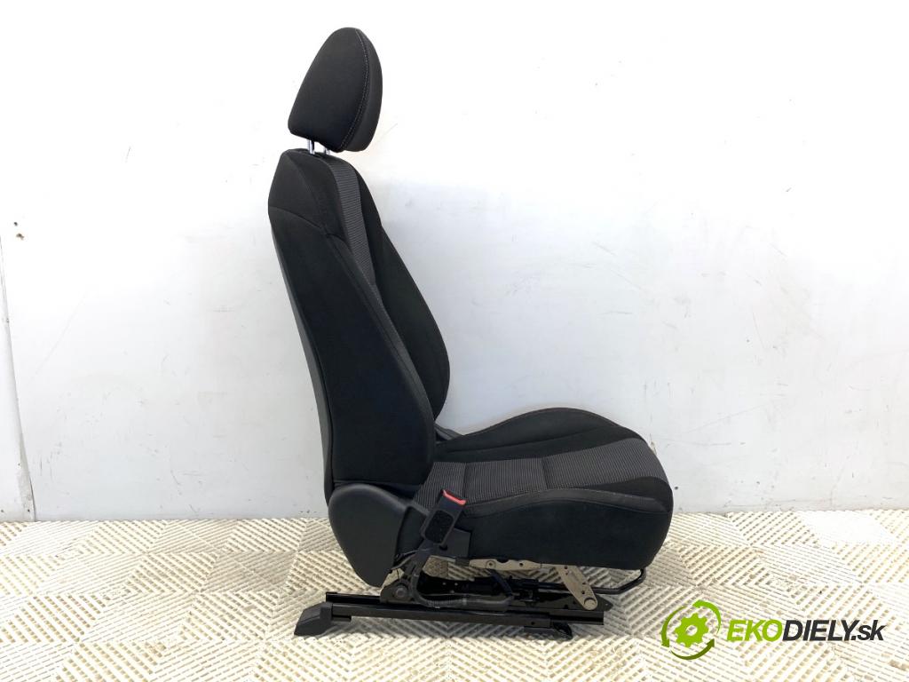 HYUNDAI i30 liftback 2014 74 kW 1.4 1368 Sedadlo ľavy predný