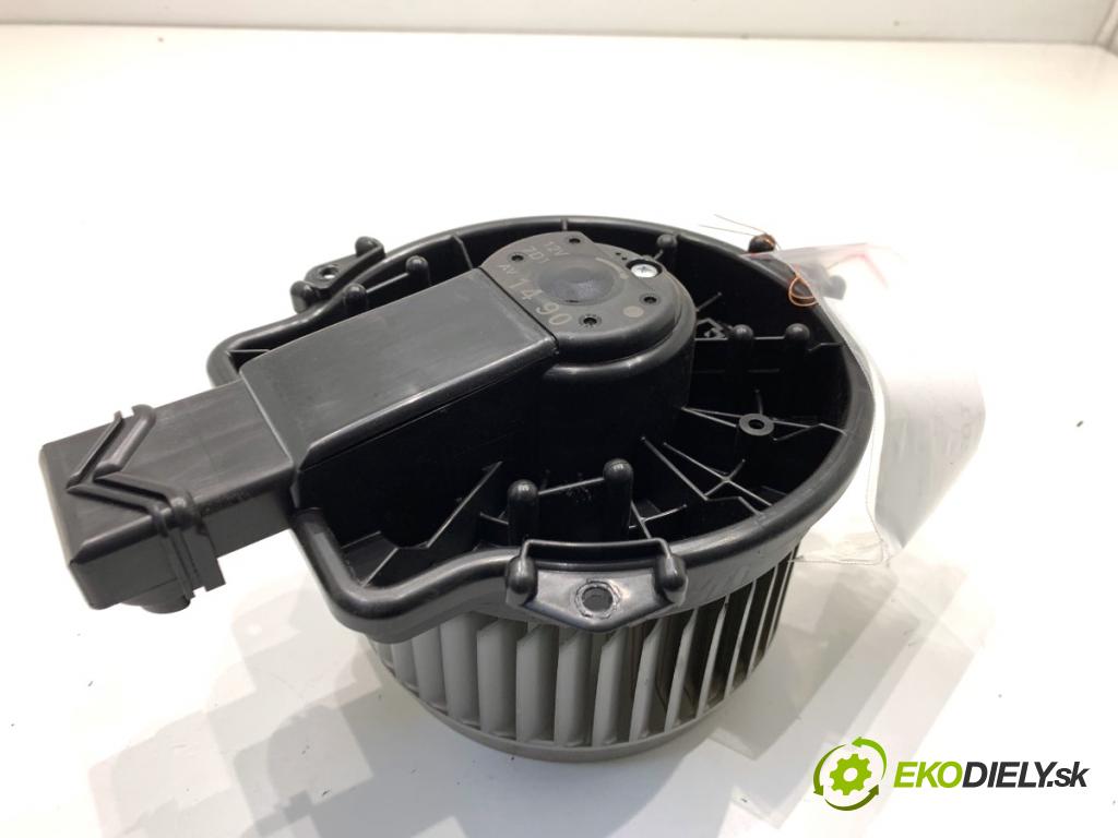 SUZUKI VITARA SUV 2020 95 kW 1.4 Hybrid (Mild Hybrid) 1373 ventilátor kúrenia AV1490