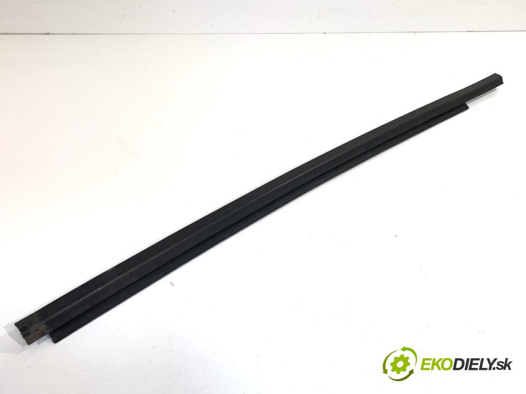 SUZUKI VITARA SUV 2020 95 kW 1.4 Hybrid (Mild Hybrid) 1373 Lišta Sbírání: zad ľavy 