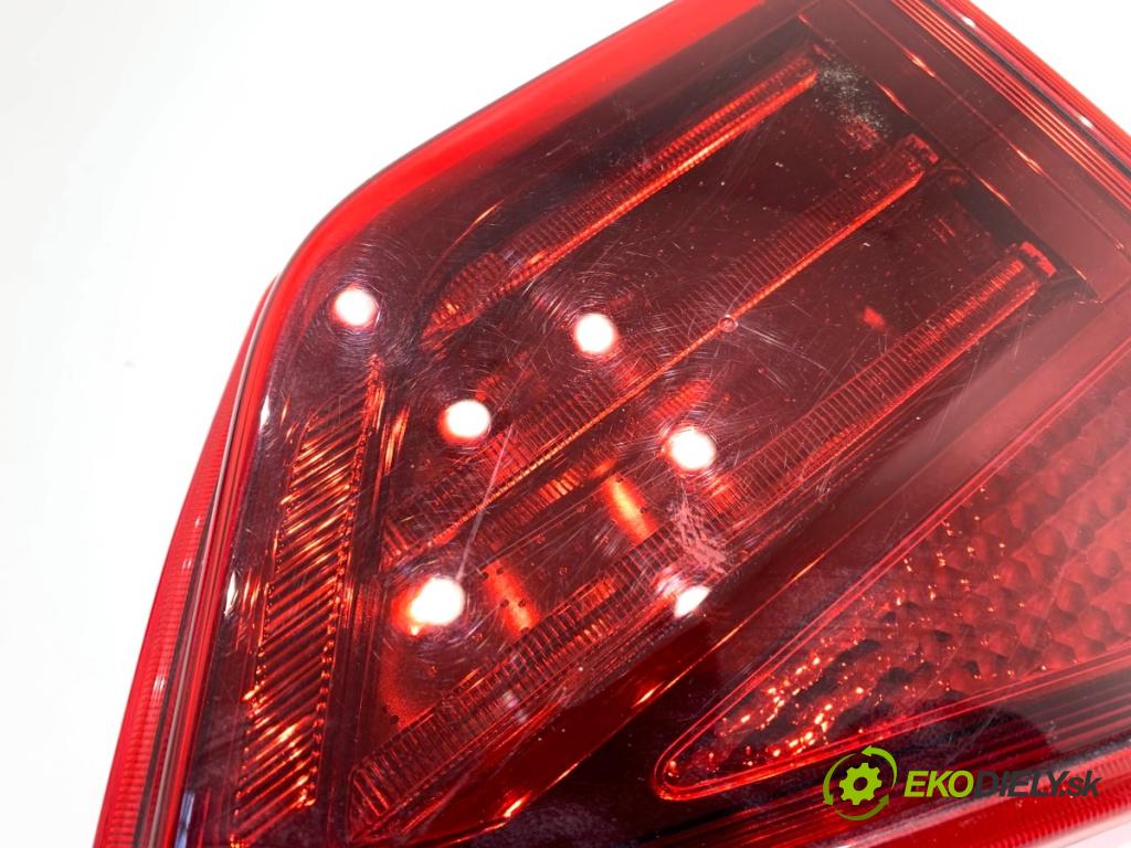SUZUKI VITARA SUV 2020 95 kW 1.4 Hybrid (Mild Hybrid) 1373 Svetlo pravy zad vnútorná