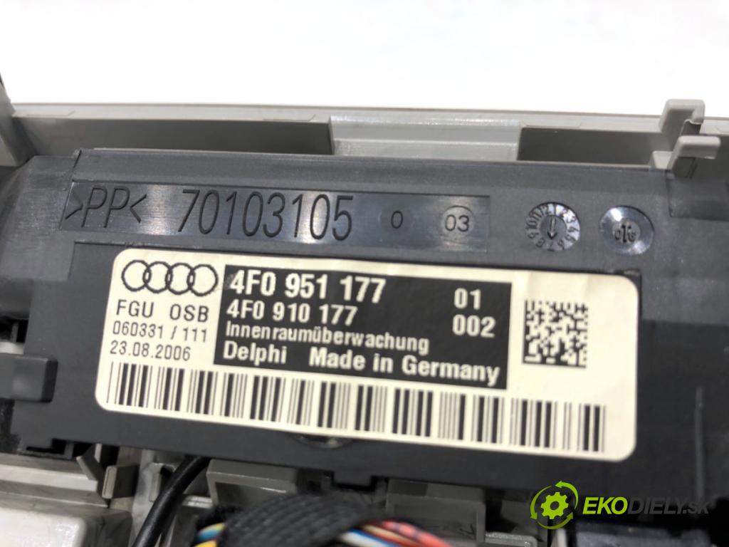 AUDI Q7 4L SUV 2006 171 kW 3.0 TDI quattro 2967 Svetlo stropné 4F0951177