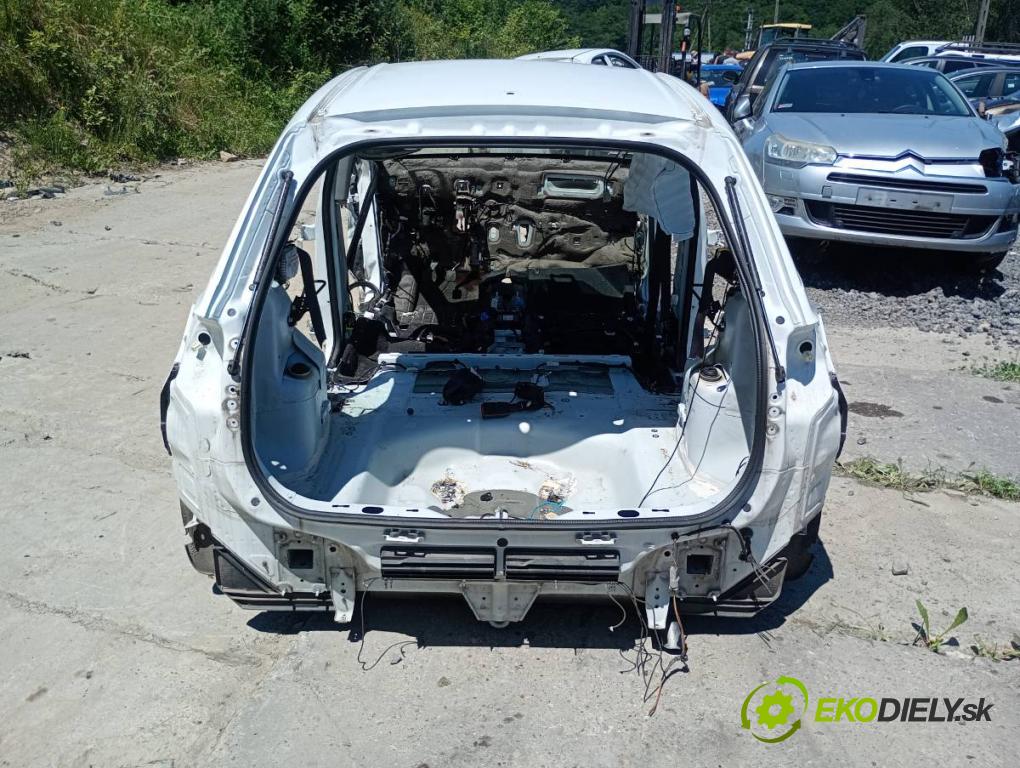 SUZUKI VITARA SUV 2020 95 kW 1.4 Hybrid (Mild Hybrid) 1373 karoséria ČTVRŤÁK: Blatník prah strecha PODŁUŻNICA