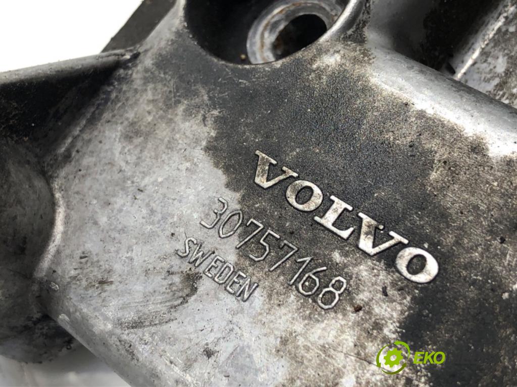 VOLVO XC90 I SUV 2009 136 kW D5 AWD 2401 držák uchycení alternátora 30757168