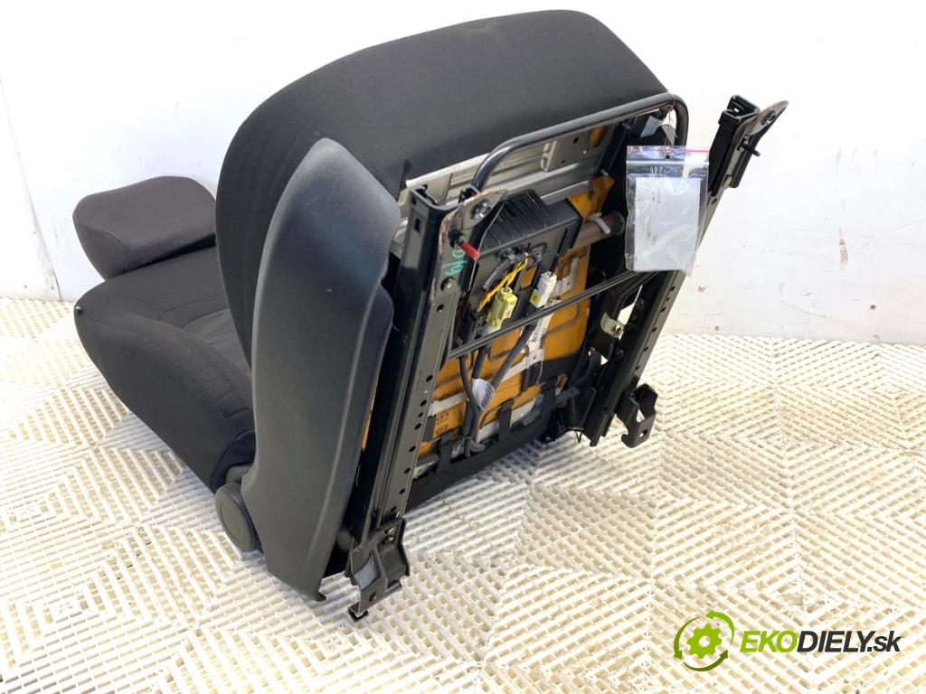 KIA CEED Kombi 2013 81 kW 1.6 CRDi 110 1582 Sedadlo pravy predný