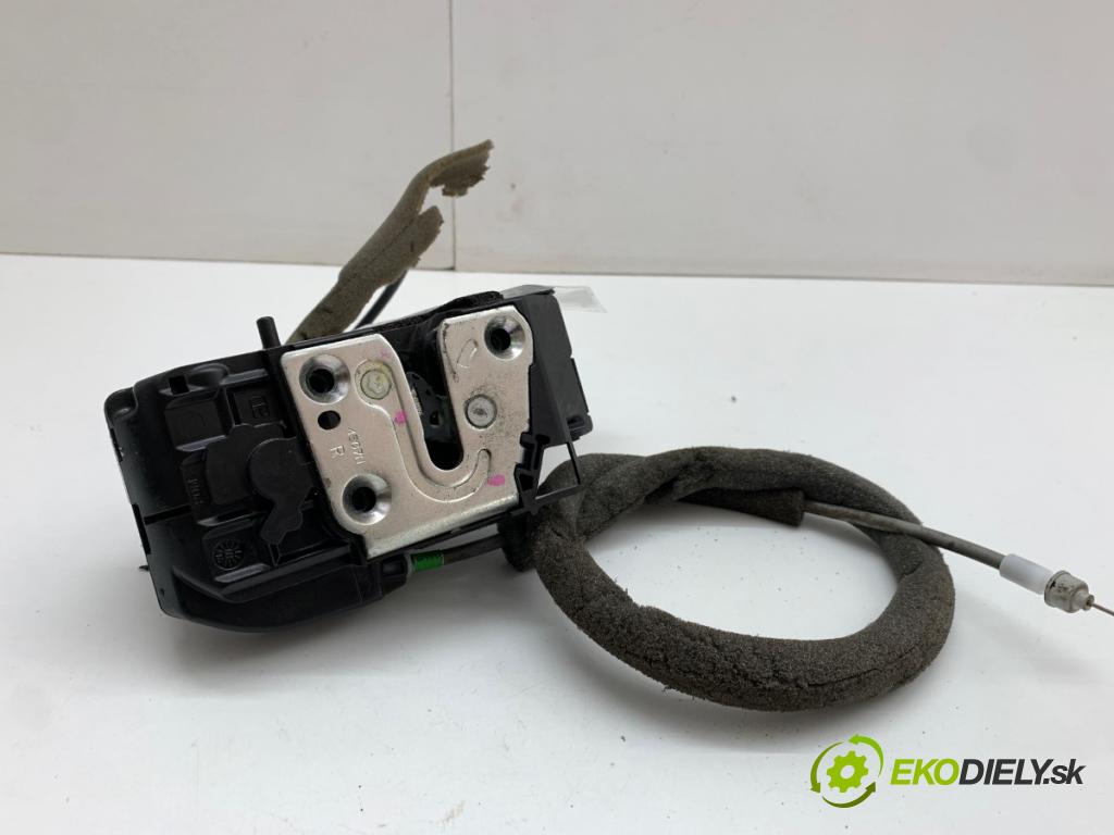 NISSAN QASHQAI J10 SUV 2008 84 kW 1.6 1598 zámok Dvere pravy zad 