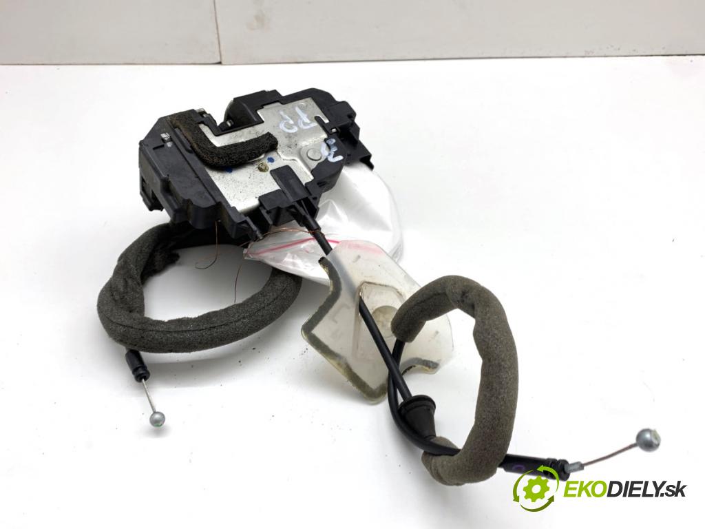 NISSAN QASHQAI J10 SUV 2008 84 kW 1.6 1598 zámok dveře pravý přední část